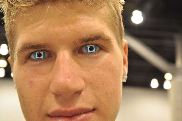 colored-contact-lenses-2.jpg